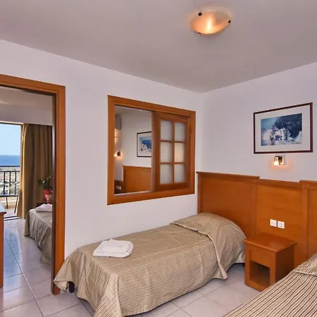 Hotel Ocean Heights View 4*