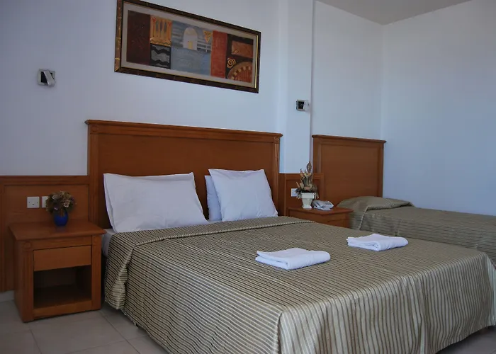 Ocean Heights View Готель 4*