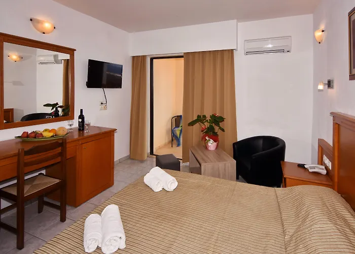 Ocean Heights View Готель 4*