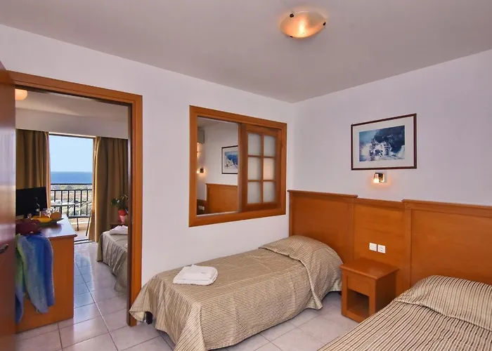 Готель Ocean Heights View 4*